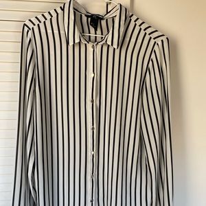 H&M Women’s Black and White blouse (Size 6)